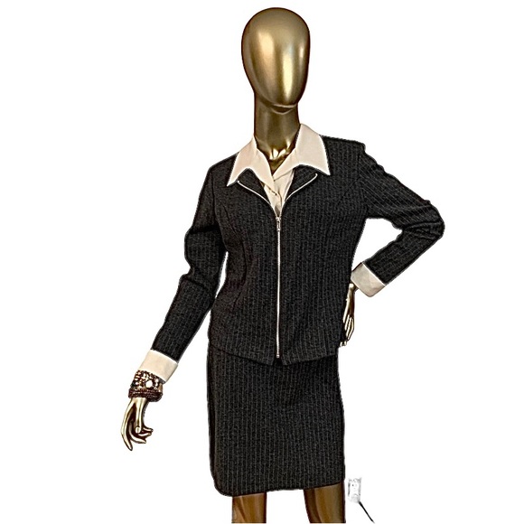 🌻Pinstripe Mini Skirt🌻  Size 5/6 🌻         (Bundle Sale)🌻 - Picture 11 of 16